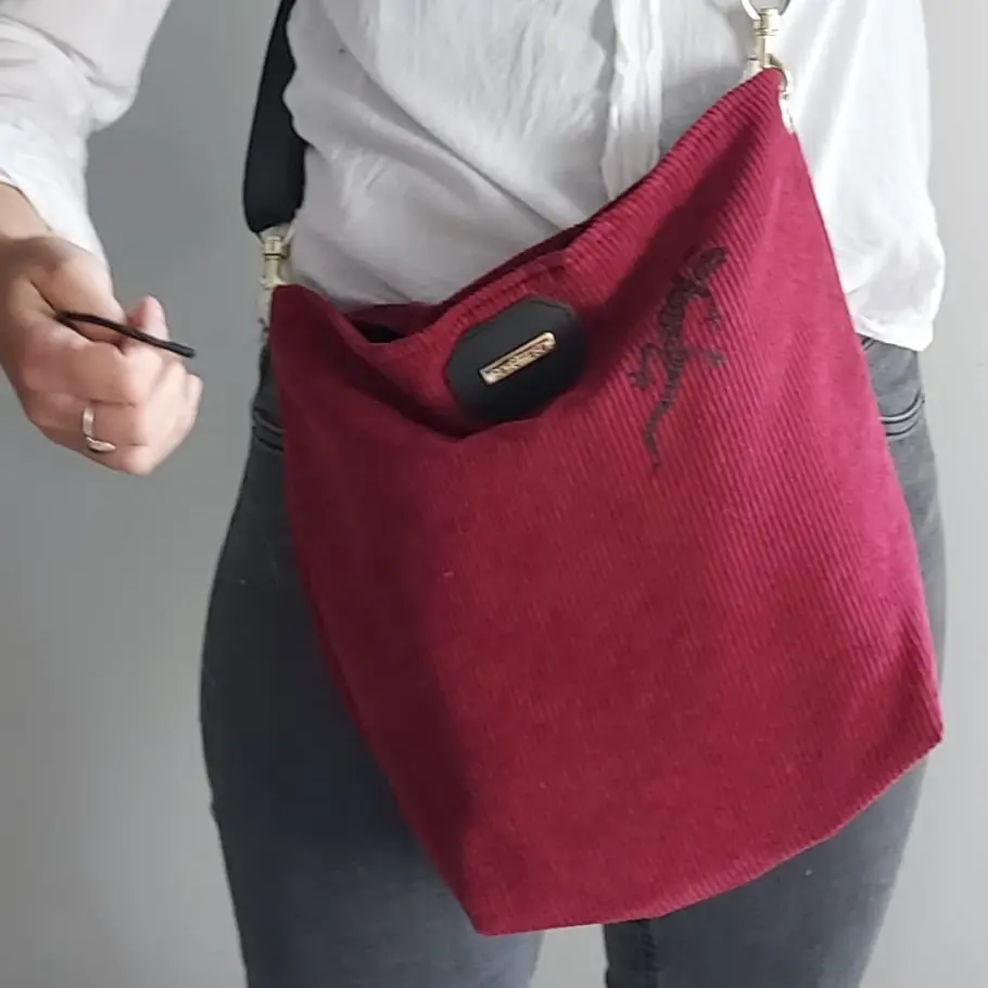 Sac boho en velours côtelé – framboise