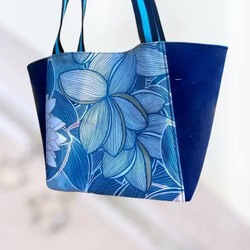 Sac cabas suédine et jacquard floral bleu