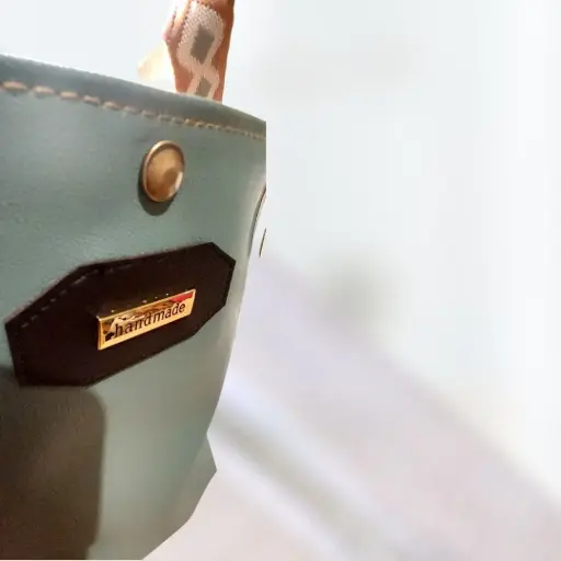 Totebag simili cuir vert amande