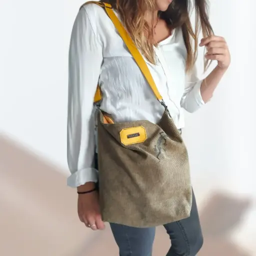 Sac boho en velours côtelé – kaki